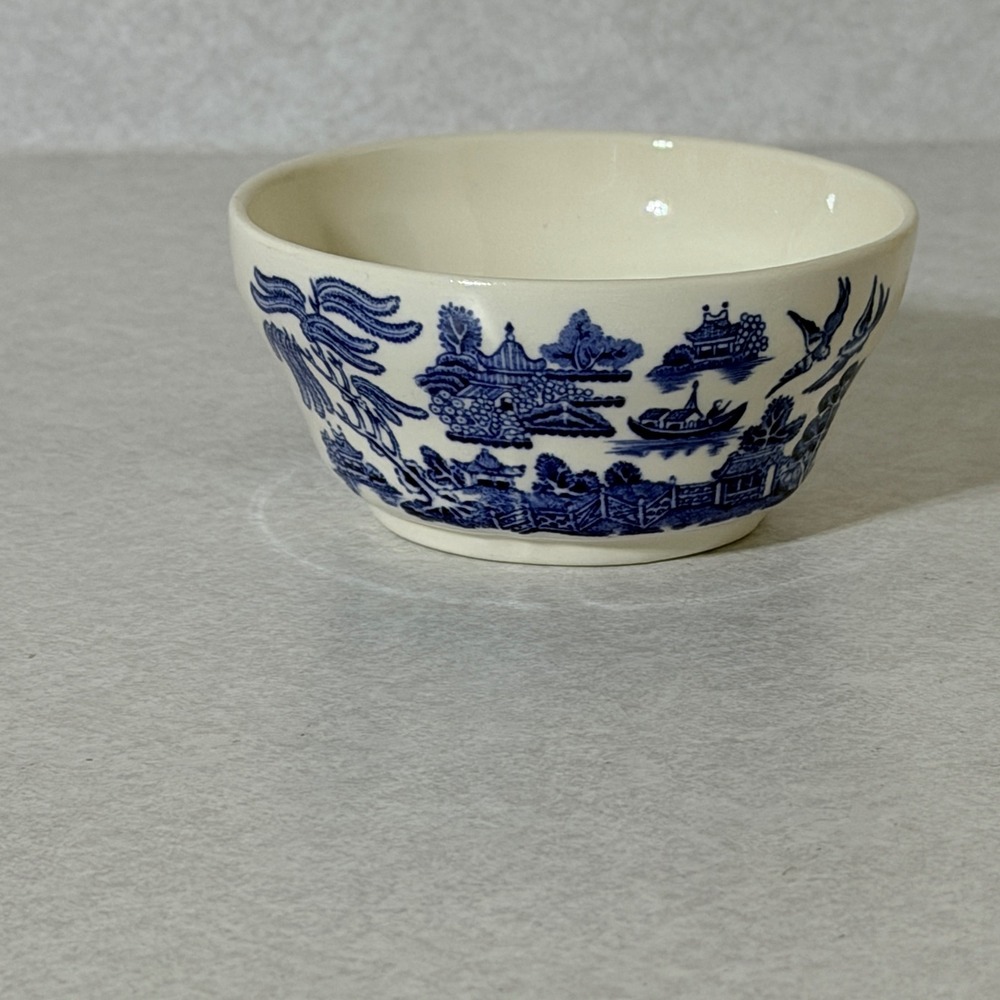 Churchill England Blue Willow Small Bowl Willow Pattern Ironstone England - Picture 2 of 4